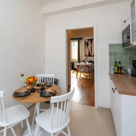 Spacieux 4 - Hyper Centre-ville Apartment *